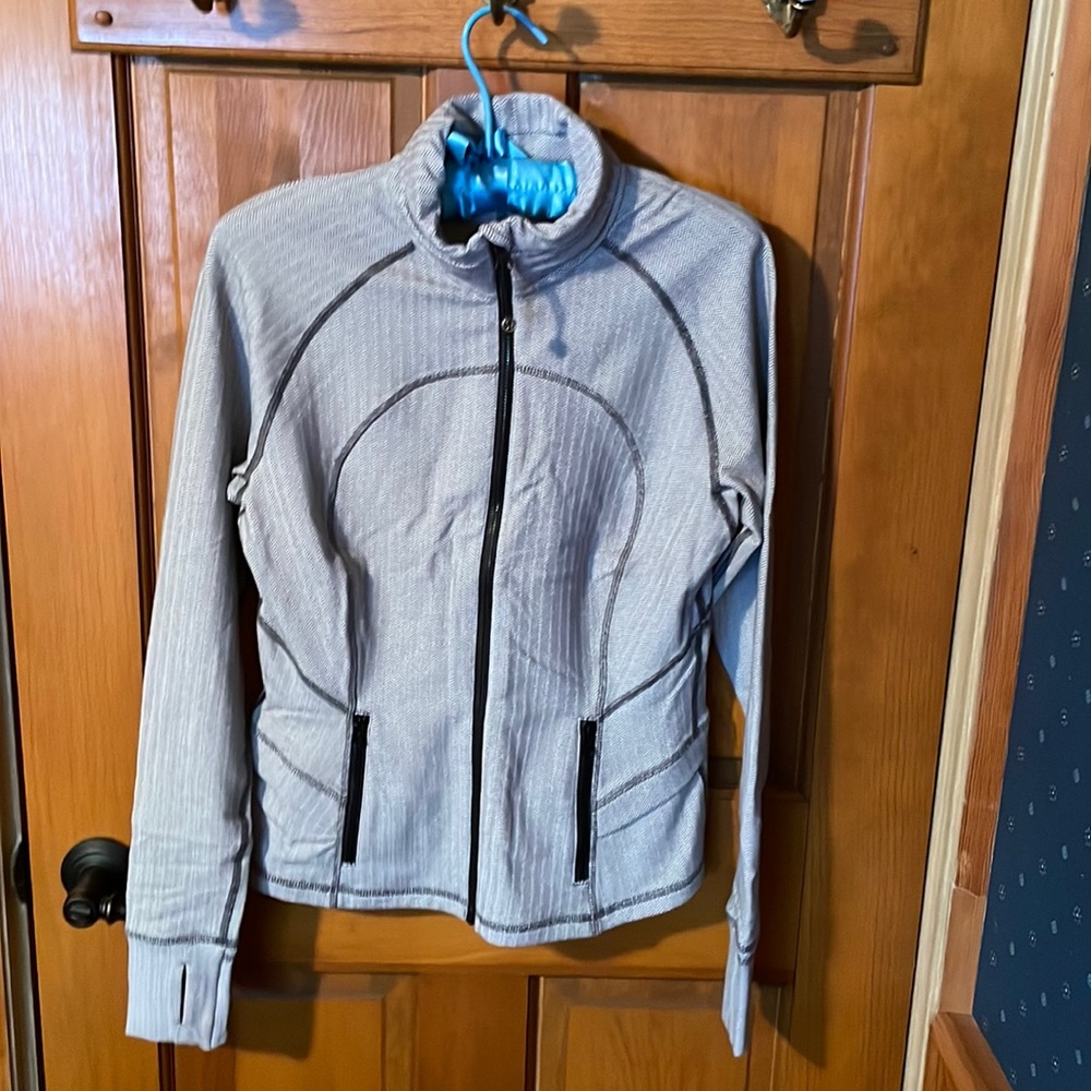 Lululemon hustle in your bustle jacket size 8